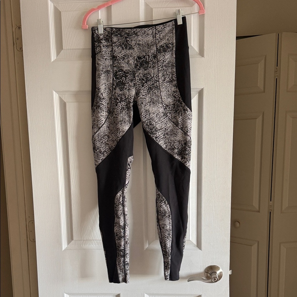 Lululemon Athletica Black and Gray Patterned Leggings